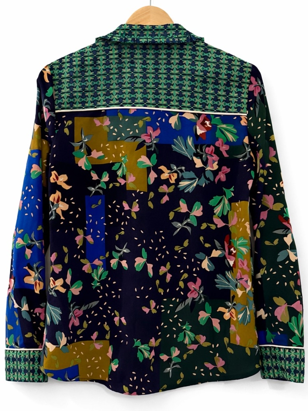 NWOT!!  Beautiful CAbi Rodeo Mixed Navy Floral Patchwork Button-Down Shirt - Picture 3 of 7